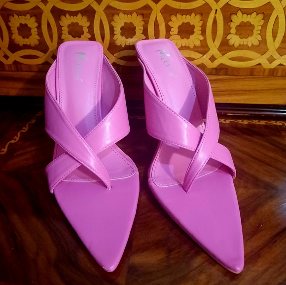 BOUTIQUE Shoes - 🔥$8 SALE🔥MULES Fuchsia Pink Pointed Toe Heels & FREE GIFT SIZE 8.5